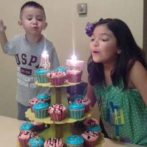 Meet your Posher, Elizabeth